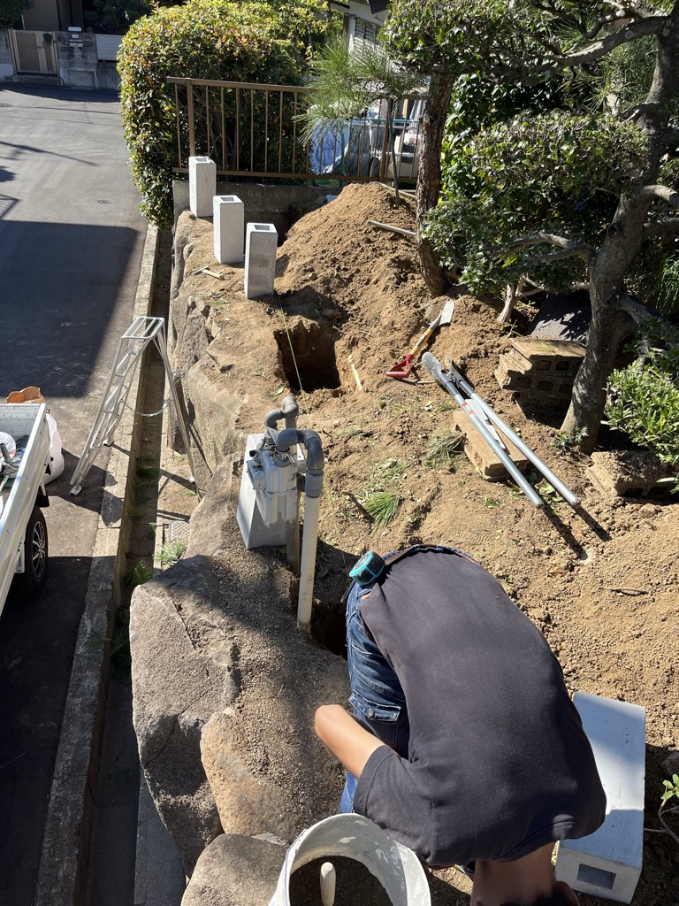 フェンス基礎の設置作業